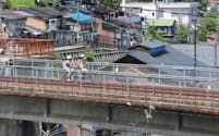 神岡の町を一望できる旧神岡鉄道の高架橋をレールバイクで走る（岐阜県飛騨市）