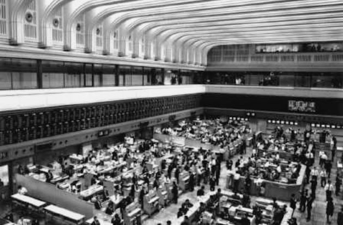 兜町今昔 政府に 意志 を示した在りし日の東証立会場 日本経済新聞