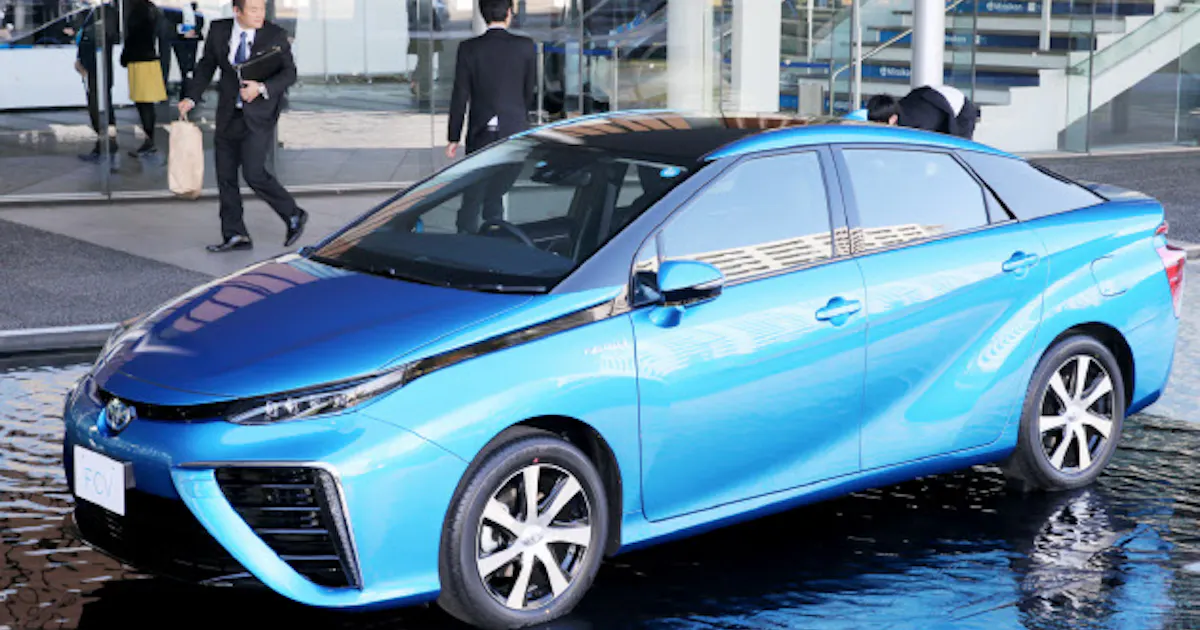 トヨタ、燃料電池車「ミライ」を12月発売 723万円: 日本経済新聞