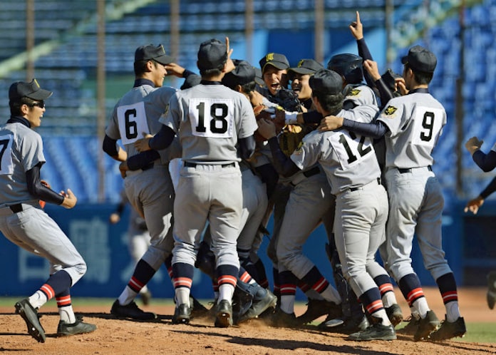 仙台育英が2年ぶり2度目の優勝 明治神宮野球大会 日本経済新聞 仙台育英が2年ぶり2度目の優勝 明治神宮野球大会 日本経済新聞