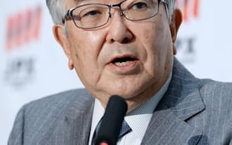 株取引時間拡大の見送りを発表する日本取引所グループの斉藤CEO（25日、東証）