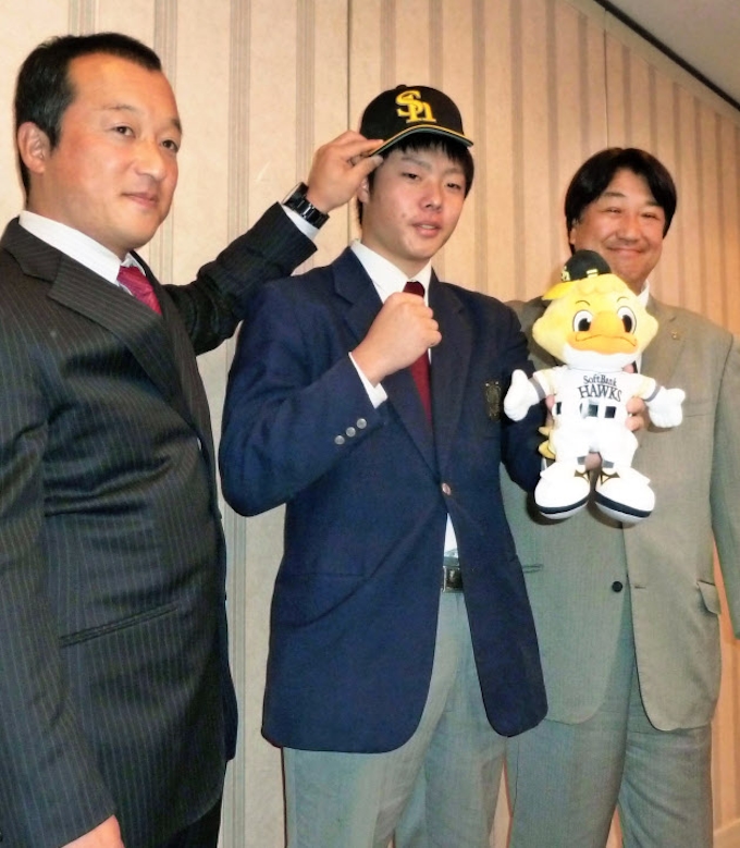 松本 ソフトバンクと入団合意 負けない投手に 日本経済新聞