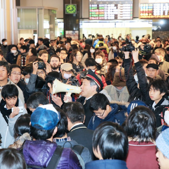東京駅100年 記念スイカで大混乱 販売中止で客怒り 日本経済新聞 東京駅100年 記念スイカで大混乱 販売中止で客怒り 日本経済新聞