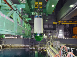 福島第1 廃炉へ一歩 4号機の核燃料取り出し完了 日本経済新聞