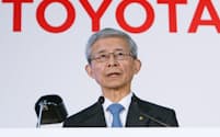 決算発表するトヨタ自動車の小平副社長（11月5日午後、東京都文京区）