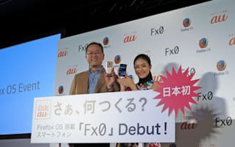 KDDI（au）の田中孝司社長は、ファイアーフォックスOS搭載スマホを早期に収益化しようとせず、当面ギーク層に特化して中長期的な育成を目指す方針を示した（23日、東京・渋谷）