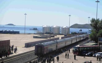 北朝鮮とロシアは経済協力を深めている（2013年9月、北朝鮮の羅津港で開いたロ朝を結ぶ鉄道の開通式典）
