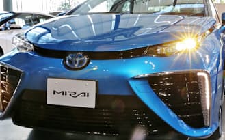トヨタ自動車の燃料電池車「MIRAI（ミライ）」（東京都江東区）