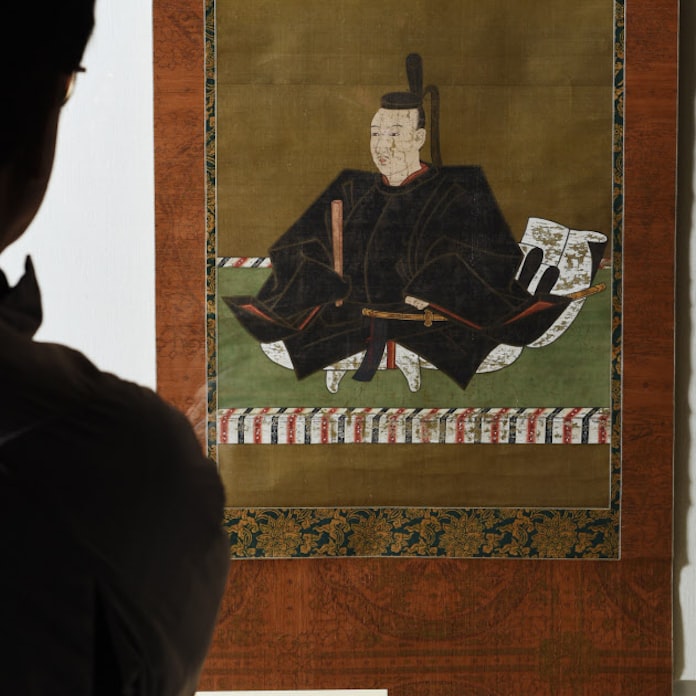 流転の面影 信長に似る 織田信忠の肖像画 時の回廊 日本経済新聞