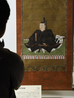 流転の面影 信長に似る 織田信忠の肖像画 時の回廊 日本経済新聞 流転の面影 信長に似る 織田信忠の肖像画 時の回廊 日本経済新聞