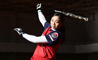 満足知らぬ 天才打者 ソフトボール 長崎望未 上 日本経済新聞 満足知らぬ 天才打者 ソフトボール 長崎望未 上 日本経済新聞