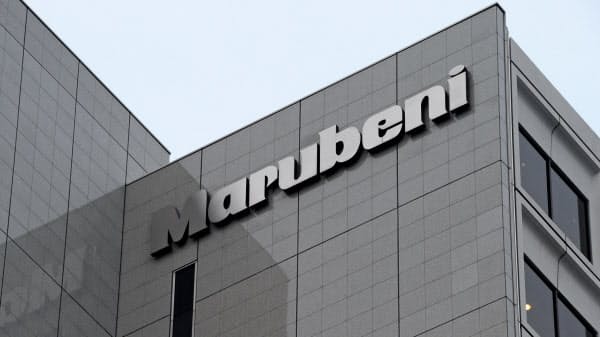 丸紅は、原油や天然ガスなど資源価格の下落で減損損失を計上