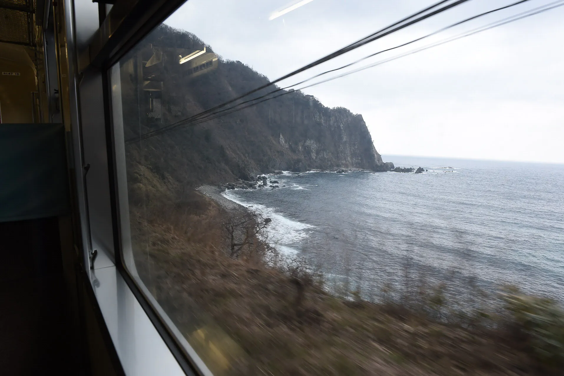 宮本輝 海岸列車 写真 日本経済新聞