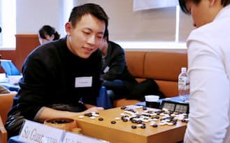 第13回世界学生囲碁王座戦で優勝した中国代表の蘇広悦さん（25日午後、東京・銀座）