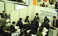 転職希望の20代の来場者も目立った（東京都文京区で2月中旬開かれたDODA転職フェア）