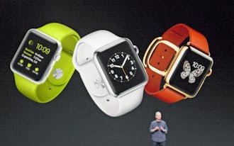 新製品発表会で腕時計型端末「アップルウオッチ」を発表したクックCEO(9日、サンフランシスコ)