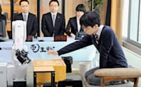 第3回電王戦でコンピューターに唯一勝った豊島将之七段（2014年3月、大阪市）=共同