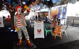 米ファストフード大手マクドナルドは、SXSW会場に仮設店舗を設置。新興企業を代表する若者たちを招いてアイデアを競うイベントを開催した。