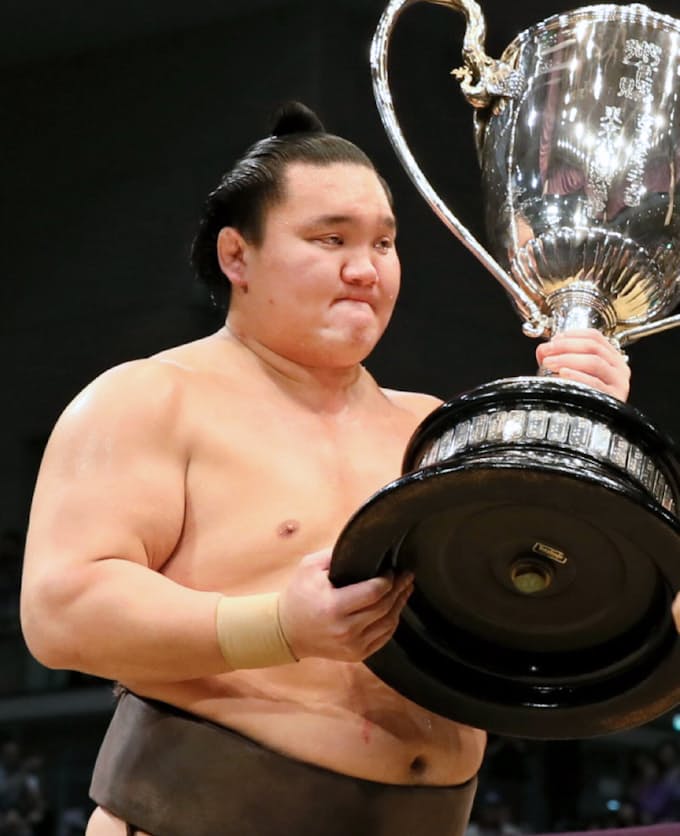 スポーツを科学する 白鵬 スローな四股が生んだボルト並みの速さ 日本経済新聞