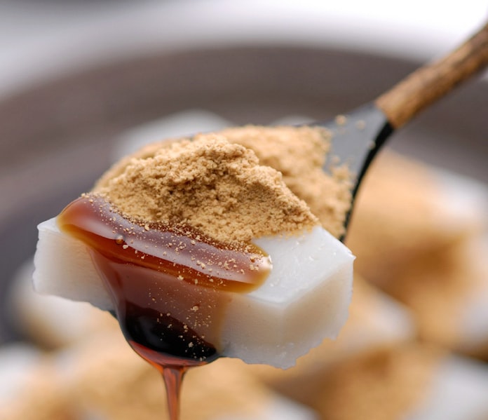 くず餅 東と西で別モノ 謎解きクルーズ 日本経済新聞 くず餅 東と西で別モノ 謎解きクルーズ 日本経済新聞