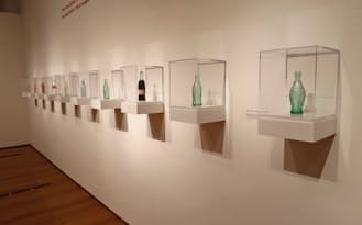 コーク・ボトル100年の変遷を体感できる特別展が始まった（米ジョージア州アトランタのハイ美術館）