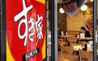 牛丼の値上げを発表したすき家の店舗（東京都中央区）