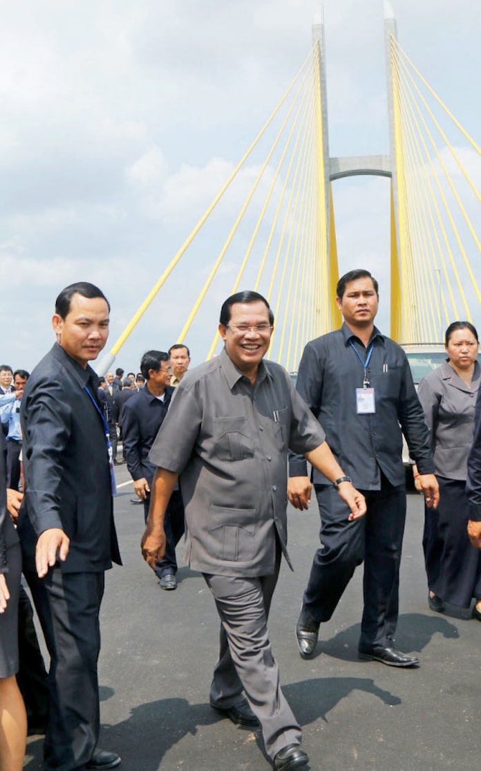 カンボジアに つばさ橋 完成 日本のodaで建設 日本経済新聞