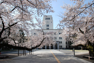 大学の連携によって、学生らの学びの機会を広げる(東工大大岡山キャンパスと本館) 大学の連携によって、学生らの学びの機会を広げる(東工大大岡山キャンパスと本館)