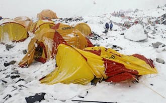 氷の壁が襲ってきた 大地震で雪崩 エベレスト惨事 日本経済新聞