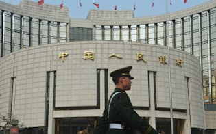 中国人民銀行は11日、人民元を2%切り下げた