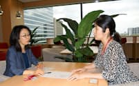 クックジャパンは上司と部下が3カ月に1回の面談を通じ、多様な人材が働きやすい職場をつくる（東京・中野）
