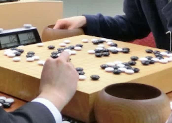 囲碁のプロ棋士への道 年齢制限は将棋よりも厳しい 日本経済新聞