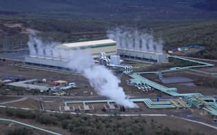ケニア政府は地熱発電の拡大を計画している（オルカリアの地熱発電所）