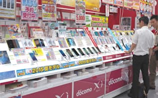 ヨドバシカメラ マルチメディアAkiba（東京・千代田）のスマートフォン売り場