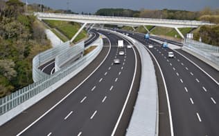 最高速度引き上げが検討されている新東名高速道路（静岡県長泉町）=中日本高速道路提供