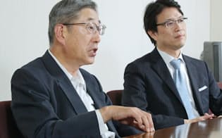 GPIFの三谷隆博理事長(左)と水野弘道理事兼CIO（最高投資責任者）