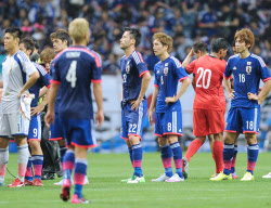 日本 無得点で引き分け W杯予選2次予選初戦 日本経済新聞