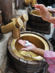 ミッキー 形の泡で手洗い 花王 Tdrに設置 日本経済新聞 ミッキー 形の泡で手洗い 花王 Tdrに設置 日本経済新聞