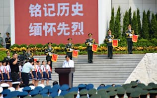 記念式典であいさつする中国共産党序列5位の劉雲山政治局常務委員（北京市郊外）