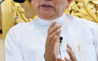インタビューに答えるミャンマーのテイン・セイン大統領（29日、ネピドー）=写真　小谷裕美