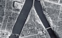 1945年9月7日撮影。広島爆心地の拡大写真。相生橋の上には人の姿が確認できる（日本地図センター提供）