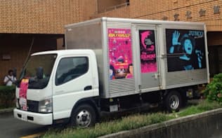 北海道歌旅座は照明・音響などステージ機材を自前のトラックに積み込んで全国を回る