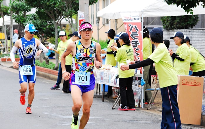 ワイルドレース戦記 アイアンマンレース226キロ 壮絶な五島列島の坂 日本経済新聞 ワイルドレース戦記 アイアンマンレース226キロ 壮絶な五島列島の坂 日本経済新聞