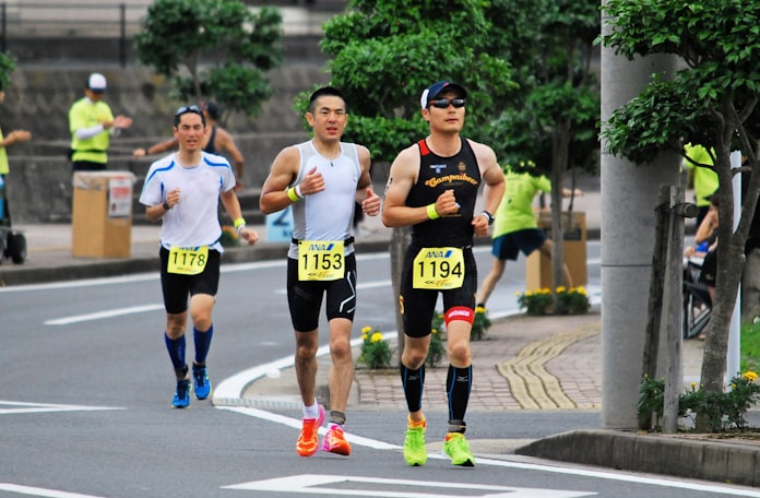 ワイルドレース戦記 アイアンマンレース226キロ 壮絶な五島列島の坂 日本経済新聞 ワイルドレース戦記 アイアンマンレース226キロ 壮絶な五島列島の坂 日本経済新聞