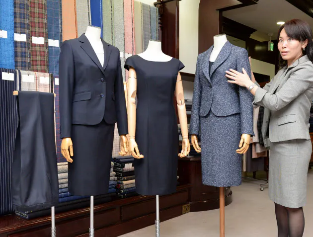 スーツ ワンピースに新風 女性管理職の仕事着 Nikkei Style スーツ ワンピースに新風 女性管理職の仕事着 Nikkei Style