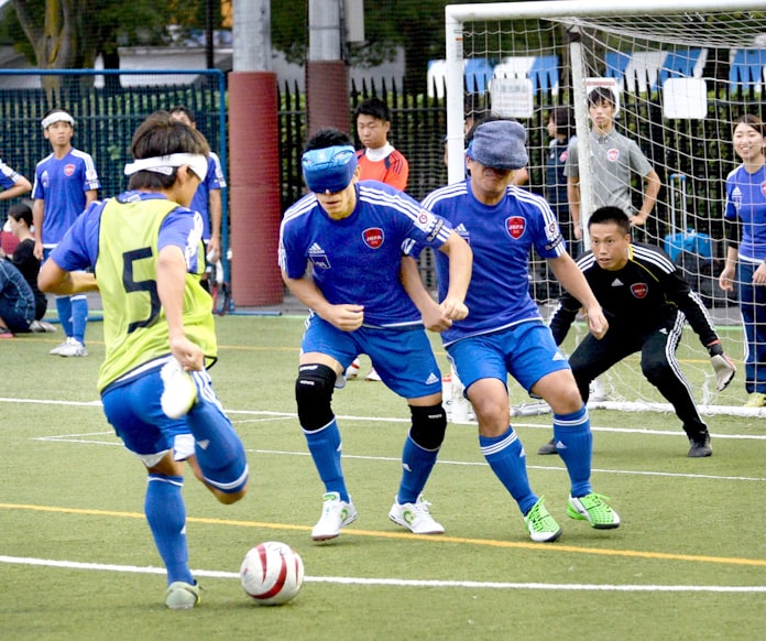 ブラインドサッカー ルールと戦術を解説 日本経済新聞 ブラインドサッカー ルールと戦術を解説 日本経済新聞
