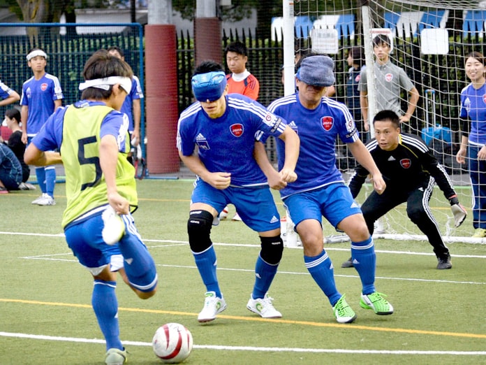 ブラインドサッカー ルールと戦術を解説 日本経済新聞 ブラインドサッカー ルールと戦術を解説 日本経済新聞