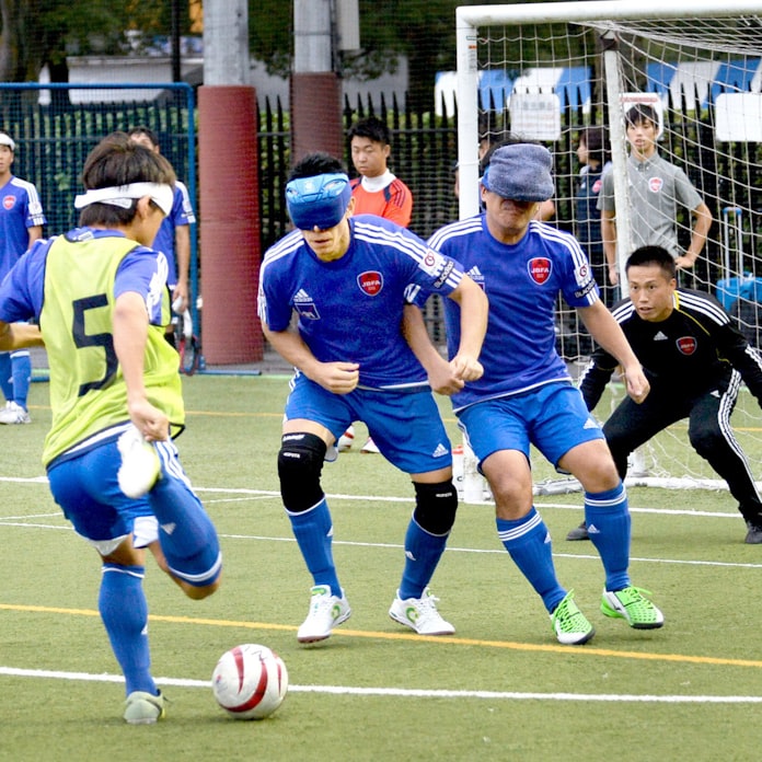 ブラインドサッカー ルールと戦術を解説 日本経済新聞 ブラインドサッカー ルールと戦術を解説 日本経済新聞