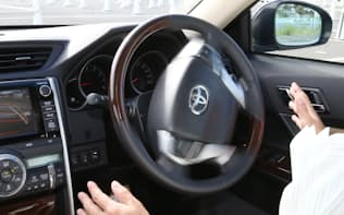 自動で車庫入れするトヨタ自動車のインテリジェントパーキングアシスト