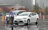 トヨタは17年末までに自動ブレーキを日米欧の全車種に導入する（東京・江東）